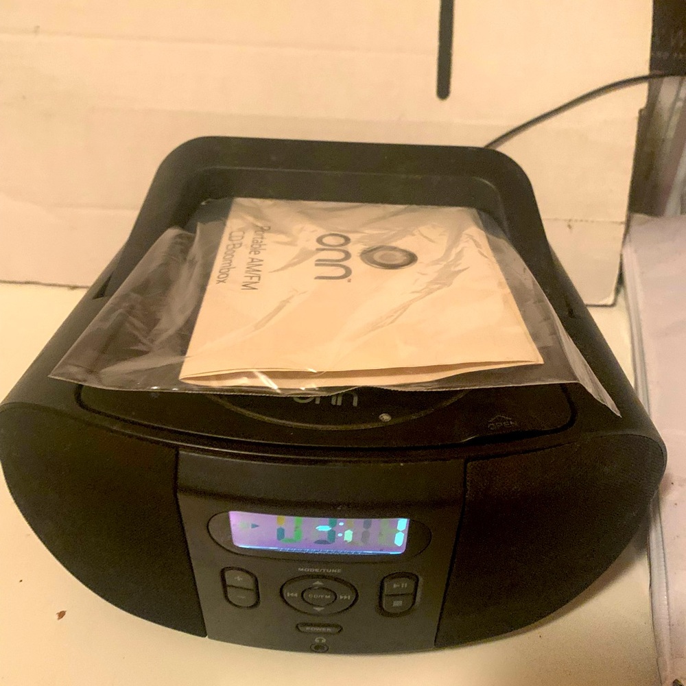 Portable Onn working AM/FM CD player